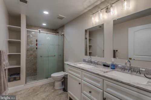 5800 Serengeti Ct, Haymarket VA  20169-3200 exterior