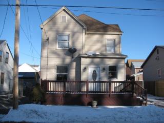 1 Fulton St, Northbush, NY 12095-1704