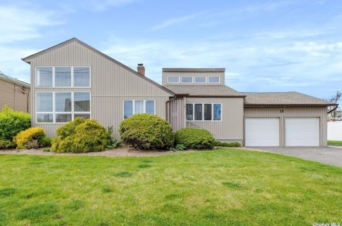 15 Milton Rd, Babylon, NY 11702-4106