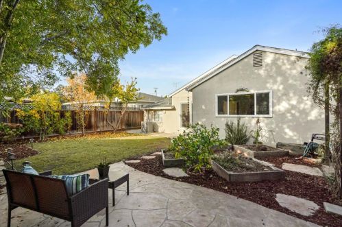 584 Bryan Ave, Sunnyvale CA  94086-6422 exterior