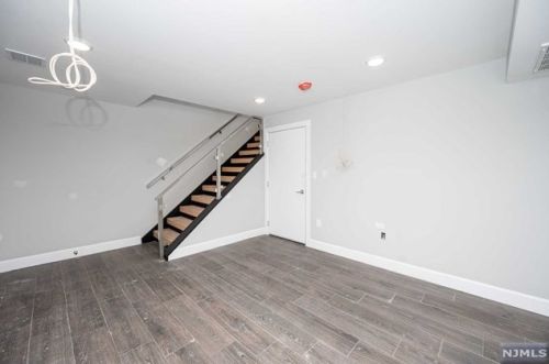 608 Undercliff Ave, Edgewater NJ  07020-1451 exterior