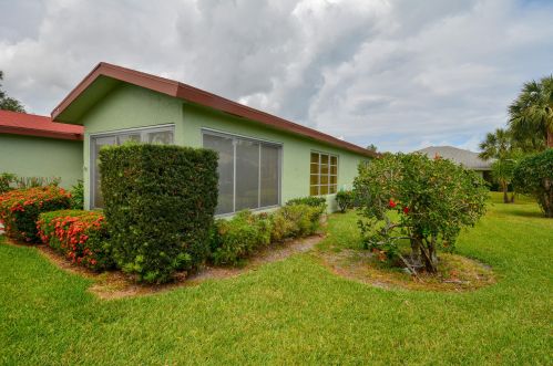 1762 Lakefront Blvd, Fort Pierce, FL 34982-8005