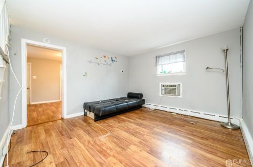 15 Douglas St, Perth Amboy NJ  08863-2205 exterior
