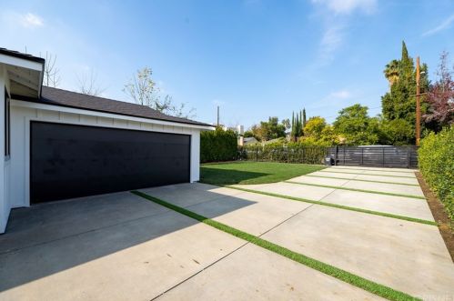 12432 La Maida St, North Hollywood CA  91607-3507 exterior