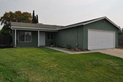 6112 Robirds Ct, Riverbank, CA 95367-3818