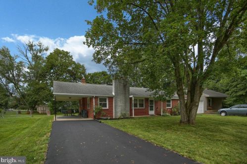 705 Highland Ave, Mount Holly Springs, PA 17065-1904