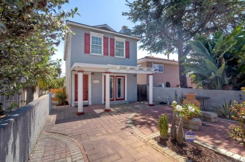 2209 Emerald St, San Diego, CA 92109-3746