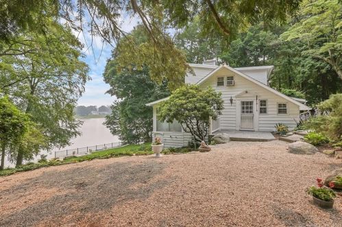 93 Boulevard Dr, Danbury CT  06810-7254 exterior