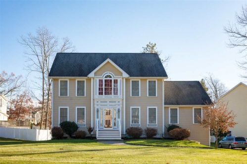 35 Hickory Ln, Somersworth, NH 03878-1123