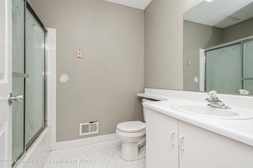 48 Alpine Rd, Holmdel Village NJ  07733-2724 exterior