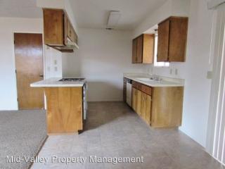 1324 Manzanita Ave, Tulare CA  93274-6992 exterior