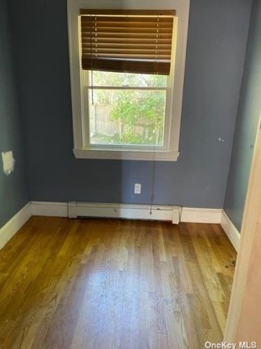 21 Maple Dr, Amityville NY  11701-1732 exterior