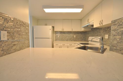 7804 102 Ln, Miami FL  33156-2691 exterior