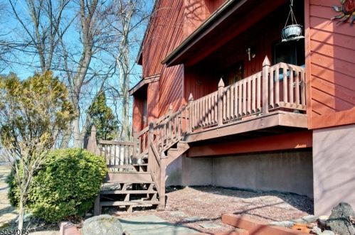 4 Oak Ridge Rd, West Paterson, NJ 07424-3277