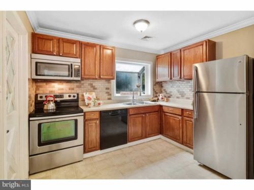 47 Sherwood Ln, Willingboro, NJ 08046-1008