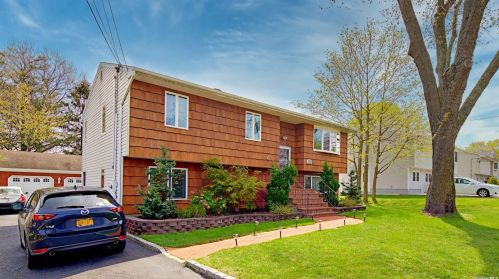 332 Sea Cliff St, Islip Terrace, NY 11752-1109