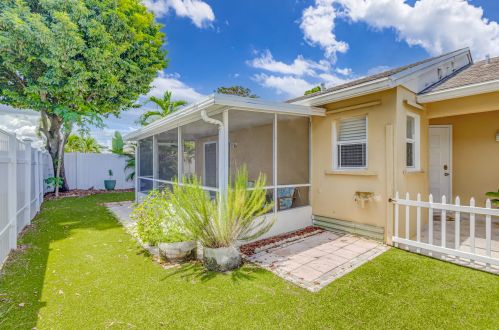 1281 Slash Pne Cir, West Palm Beach FL  33409-7086 exterior