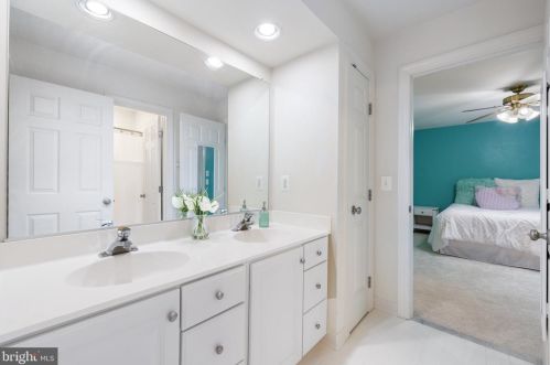 14829 Cox Creek Ct, Haymarket VA  20169-2626 exterior