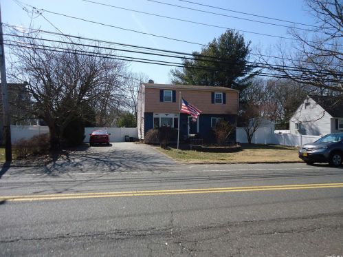 197 Mark Tree Rd, South Setauket, NY 11720-2237
