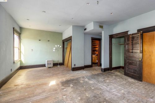 1115 Chestnut St, Oakland CA 94607-2874 exterior