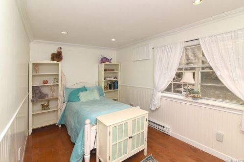 413 Woodland Hl Rd, White Plains NY  10603-3135 exterior