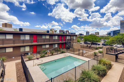 310 Earll Dr, Phoenix AZ  85013-4314 exterior