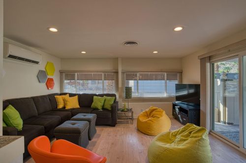 70 Santa Monica St, Palm Springs CA  92264-5257 exterior