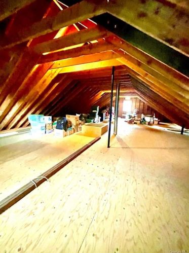 1 Parkside Dr, Airmont NY  10901-7601 exterior