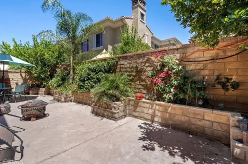 23860 Toscana Dr, Santa Clarita CA  91354-3015 exterior