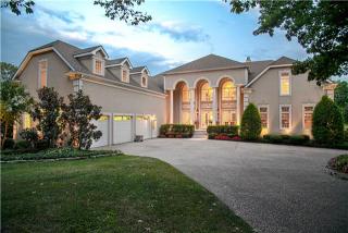 175 Snug Harbor Dr, Hendersonville, TN 37075-4026