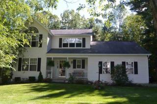 98 Damascus Dr, Fortsville, NY 12831-1453