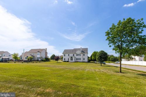 6 Nicole Ct, Swedesboro NJ  08085-3448 exterior