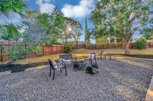 1177 Coad Ct, West Pittsburg CA  94565-6204 exterior