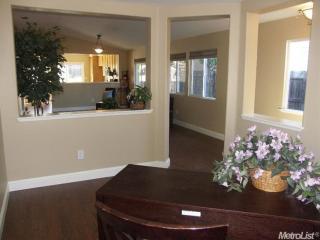 1872 Stonecrest Dr, Roseville, CA 95747-4804