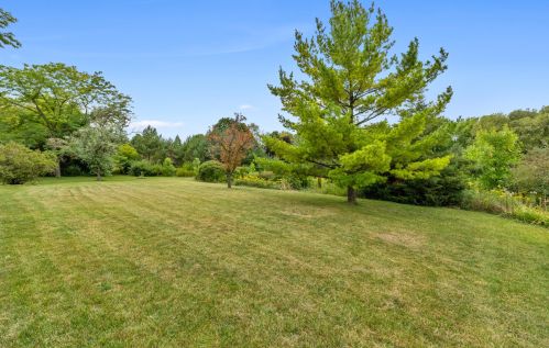 2414 Lagoon Ct, Thiensville WI  53092-5549 exterior