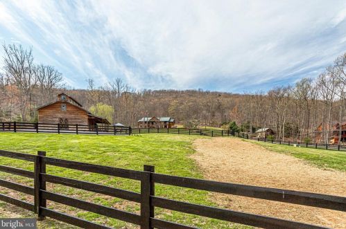 3714 Mountain Rd, Haymarket VA  20169-1739 exterior