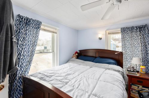 32 Pne St, Dover NH  03820-4202 exterior