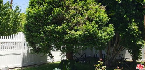 16038 Hartland St, Van Nuys CA 91406-4520 exterior