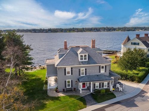 10 Circle Ave, Groton, CT 06340-5801
