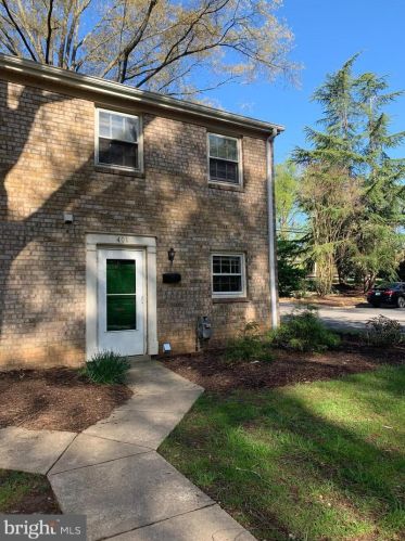 401 Greenbrier Ct, Fredericksburg VA  22401-5562 exterior