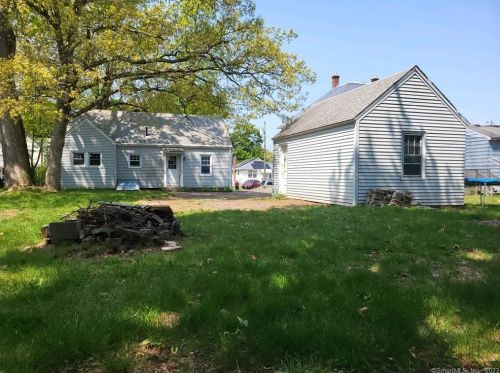 49 Norman St, Manchester CT  06040-6113 exterior