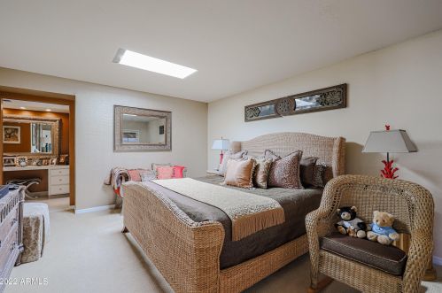 1029 Cactus Wren Dr, Phoenix AZ 85051-8187 exterior