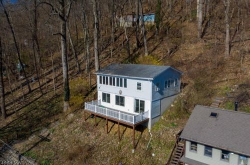 1 Lewis Ln, Belvidere NJ  07823-3123 exterior