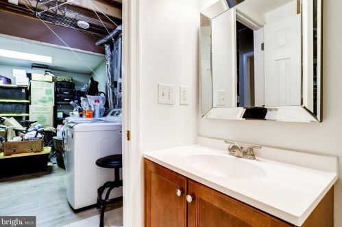 2545 Kingswood Ct, Woodbridge VA  22192-2029 exterior