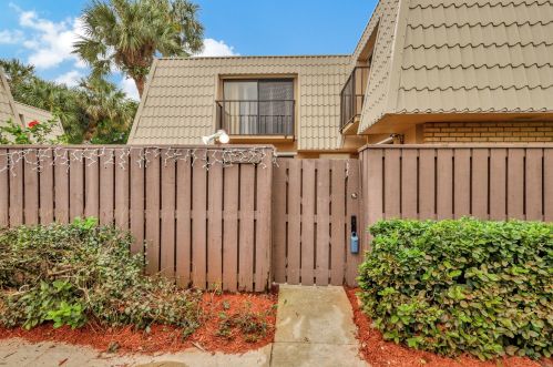 6305 63rd Way, West Palm Beach, FL 33409-7128