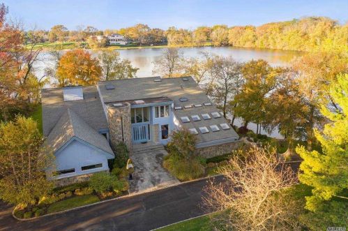 7 Lake Rd, Great Neck NY  11020-1609 exterior