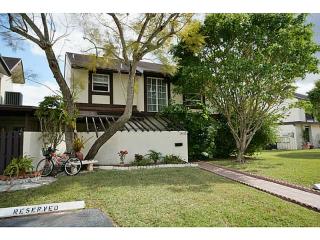 9972 5th Ln, Miami, FL 33172-4004