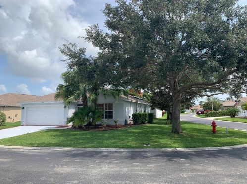 1847 Shadow Creek Rd, West Palm Beach, FL 33413-3041