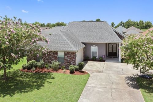 253 Betty Dr, Laplace, LA 70068-8953