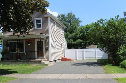 85 Otis St, Montgomery, MA 01085-3235